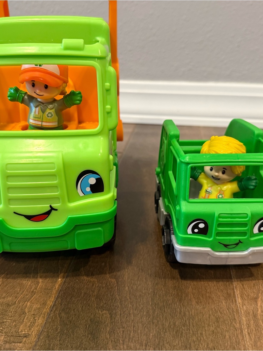 Green Kids Toy Dump Truck Playset with Figures - Brand Unknown